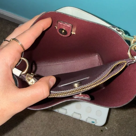 Coach Cream Bag with Gold Accents - Picture 3 of 6